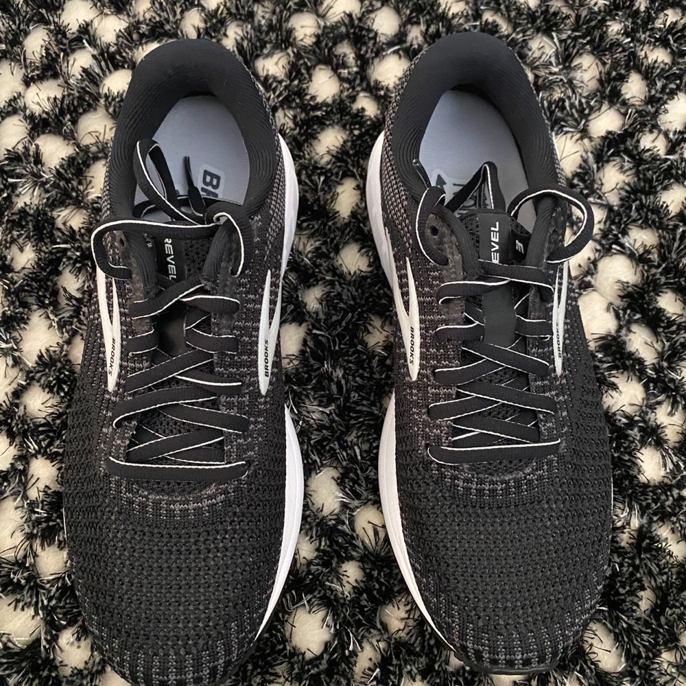 Brooks Revel 3, black and white, size 7
